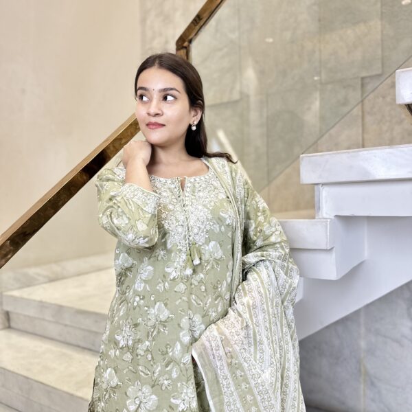 Gul Hara Kurti Set
