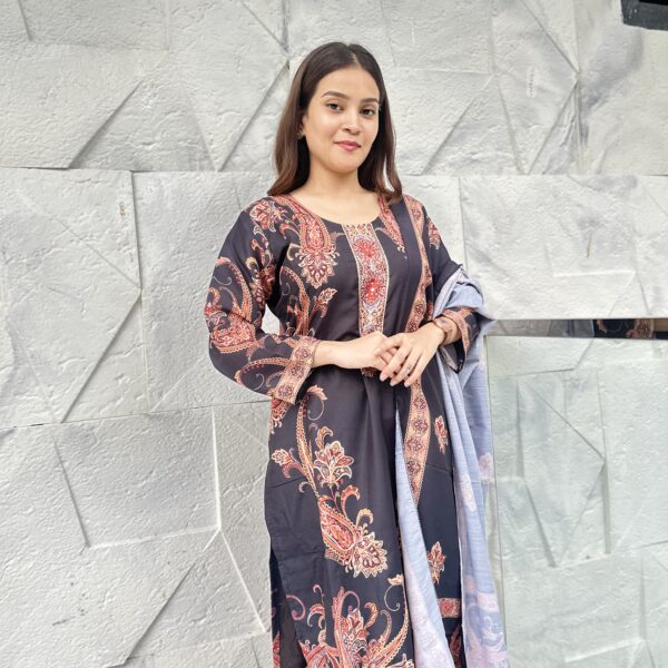Siyah Pakistani Suit